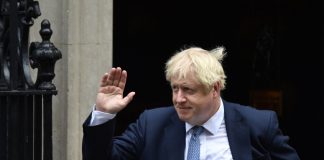 Boris Johnson nega ter apalpado jornalista