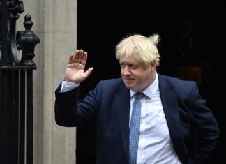 Boris Johnson nega ter apalpado jornalista
