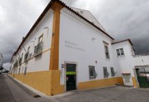 Ano letivo: Alunos de escola de Viana do Alentejo iniciam aulas após protesto dos pais