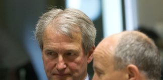Hungria propõe novo candidato a comissário depois de Parlamento Europeu ‘chumbar’ ex-ministro