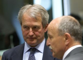 Hungria propõe novo candidato a comissário depois de Parlamento Europeu ‘chumbar’ ex-ministro