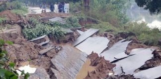 Aumentou para 37 o número de mortos em sismo de magnitude 5,6 no Paquistão