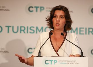 Eleições: Cristas considera fundamental convocar “todos os setores” da saúde para apoiar doentes