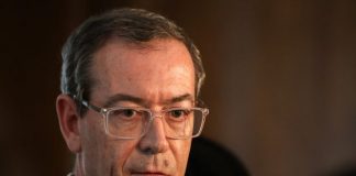 Jovens médicos têm “vencimentos medíocres” e é preciso revisão da carreira, afirma a Ordem