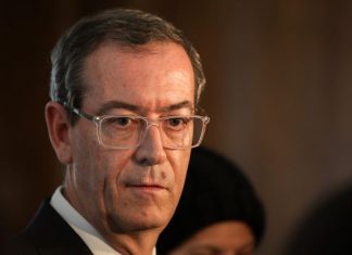 Jovens médicos têm “vencimentos medíocres” e é preciso revisão da carreira, afirma a Ordem