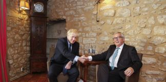 União Europeia e Reino Unido alcançam acordo para a saída