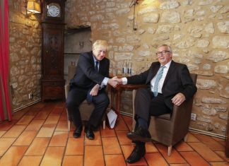 União Europeia e Reino Unido alcançam acordo para a saída