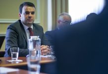 “Ninguém mais que o Partido Socialista quer o melhor projeto para o Porto da Horta”, garante Tiago Branco