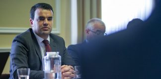 “Ninguém mais que o Partido Socialista quer o melhor projeto para o Porto da Horta”, garante Tiago Branco