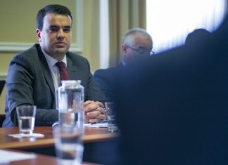 “Ninguém mais que o Partido Socialista quer o melhor projeto para o Porto da Horta”, garante Tiago Branco