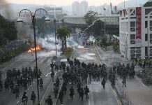 Milhares exigem investigação a abuso de direitos das crianças em protestos de Hong Kong