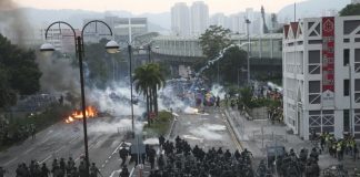 Milhares exigem investigação a abuso de direitos das crianças em protestos de Hong Kong
