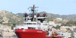 ONG pedem porto seguro para desembarcar 176 migrantes resgatados no fim de semana