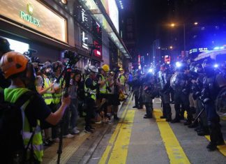 Hong Kong: Governo pede desculpas após polícia pulverizar mesquita durante protesto
