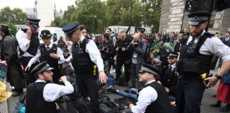Manifestantes pelo clima detidos em Londres e Madrid