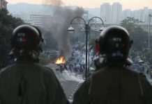 Hong Kong: Apple remove aplicação que permitia manifestantes seguirem a polícia