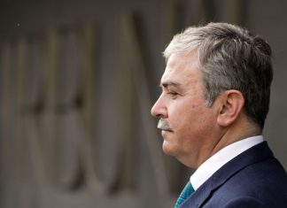 Ex-administrador do BES “estranha” coima por violação de normas de prevenção
