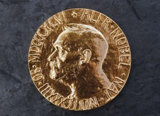 Academia tenta recuperar imagem e concede duplo Nobel da Literatura