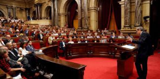Parlamento regional vota moção de censura na próxima segunda-feira