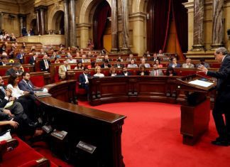 Parlamento regional vota moção de censura na próxima segunda-feira