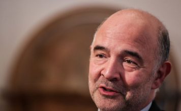 “Ronaldo das Finanças já marcou alguns golos”: Moscovici considera que Portugal devia estar orgulhoso de ter Centeno à frente do Eurogrupo