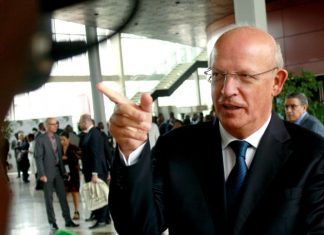 PS elege deputado Fora da Europa 20 anos depois