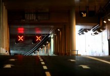Trânsito no Túnel do Marquês reaberto após acidente com duas viaturas