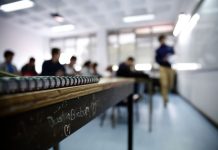 Associação de professores repudia violência, mas diz que é preciso ouvir docente acusado de agressão