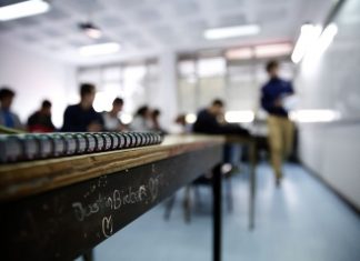 Associação de professores repudia violência, mas diz que é preciso ouvir docente acusado de agressão