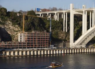 BE diz que compete à Câmara do Porto e à APDL “matar de vez” obra embargada na Arrábida