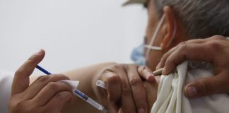Gripe: Só metade dos profissionais de saúde toma vacina, alertam peritos