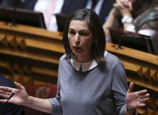 Ana Catarina Mendes coloca mais cinco mulheres na direção da bancada do PS