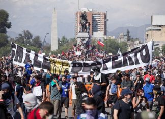 Presidente do Chile anuncia pacote de medidas sociais para travar protestos