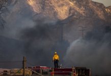 Incêndios florestais na Califórnia obrigam mais de 40 mil pessoas a abandonar casas