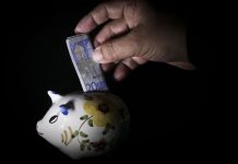Poupança das famílias caiu para um terço nos últimos 41 anos