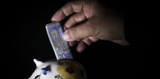 Poupança das famílias caiu para um terço nos últimos 41 anos