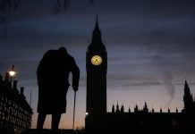 Nova biografia de Winston Churchill do historiador Andrew Roberts publicada em Portugal