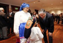 Presidente do Governo visita Clube Vasco da Gama e garante apoio para o ensino da língua portuguesa na Bermuda