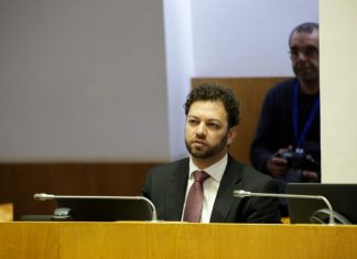 PSD alerta para direitos laborais dos trabalhadores da Base das Lajes