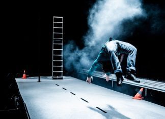 Companhia Erva Daninha apresenta espetáculo de circo contemporâneo no Teatro Micaelense