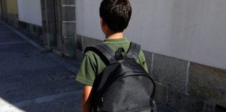 PS quer que tribunais privilegiem a residência alternada do filho com ambos os progenitores em casos de divórcio