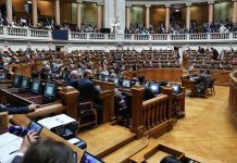 25 de novembro de 1975: Voto de saudação do CDS foi aprovado com o apoio de sete deputados do PS