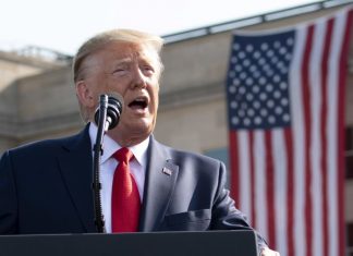 Trump perdoou os perus mas é só. Adversários e jornalistas fora do espírito da Ação de Graças