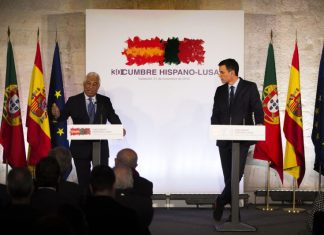 De socialistas para socialistas: PSOE apresenta queixa ao PS por apoio a moção sobre “repressão” na Catalunha