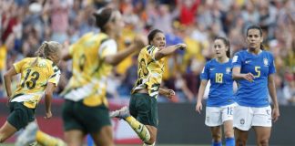 Sam Kerr e Ellie Carpenter vão ganhar o mesmo que Aaron Mooy e Mat Ryan. Que é como quem diz que as mulheres da seleção australiana passam a receber o mesmo que os homens