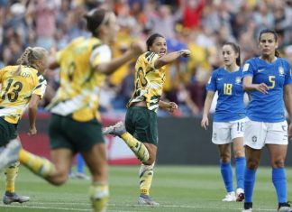 Sam Kerr e Ellie Carpenter vão ganhar o mesmo que Aaron Mooy e Mat Ryan. Que é como quem diz que as mulheres da seleção australiana passam a receber o mesmo que os homens