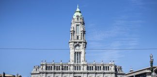 Moradores dizem que licenciamento de edifício de 7 pisos na Foz viola PDM do Porto