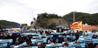 Independentistas catalães cortam acessos a França