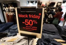 Mais de metade dos portugueses pondera fazer compras no Black Friday