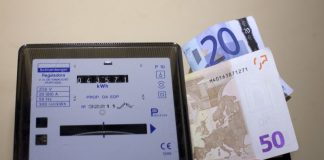 Custo da eletricidade desce 4% em Portugal no 1.º semestre mas é a 8.ª mais cara